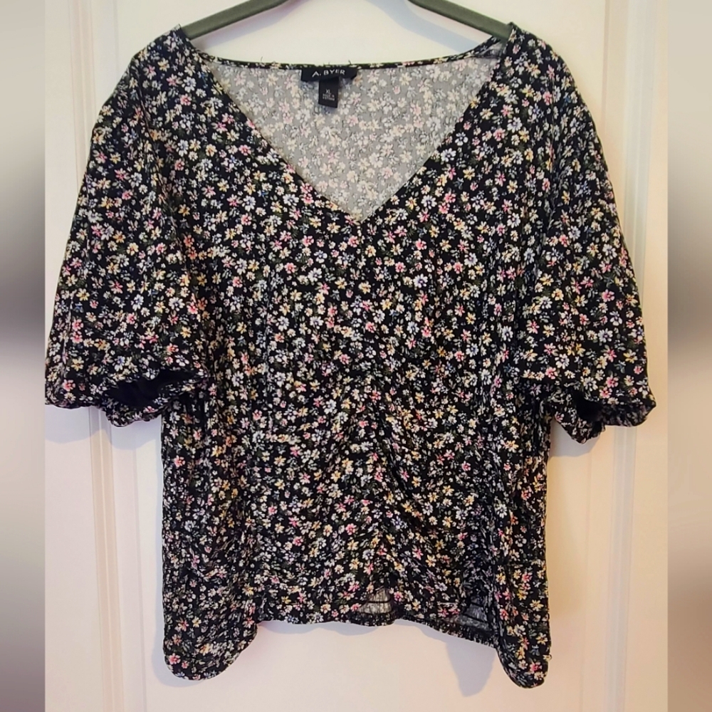 Womens Cropped Floral Top Size XL